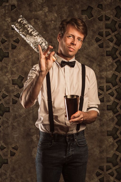 6.Edern_CATE_Barman_Mixologue_Bar_Events_Paris